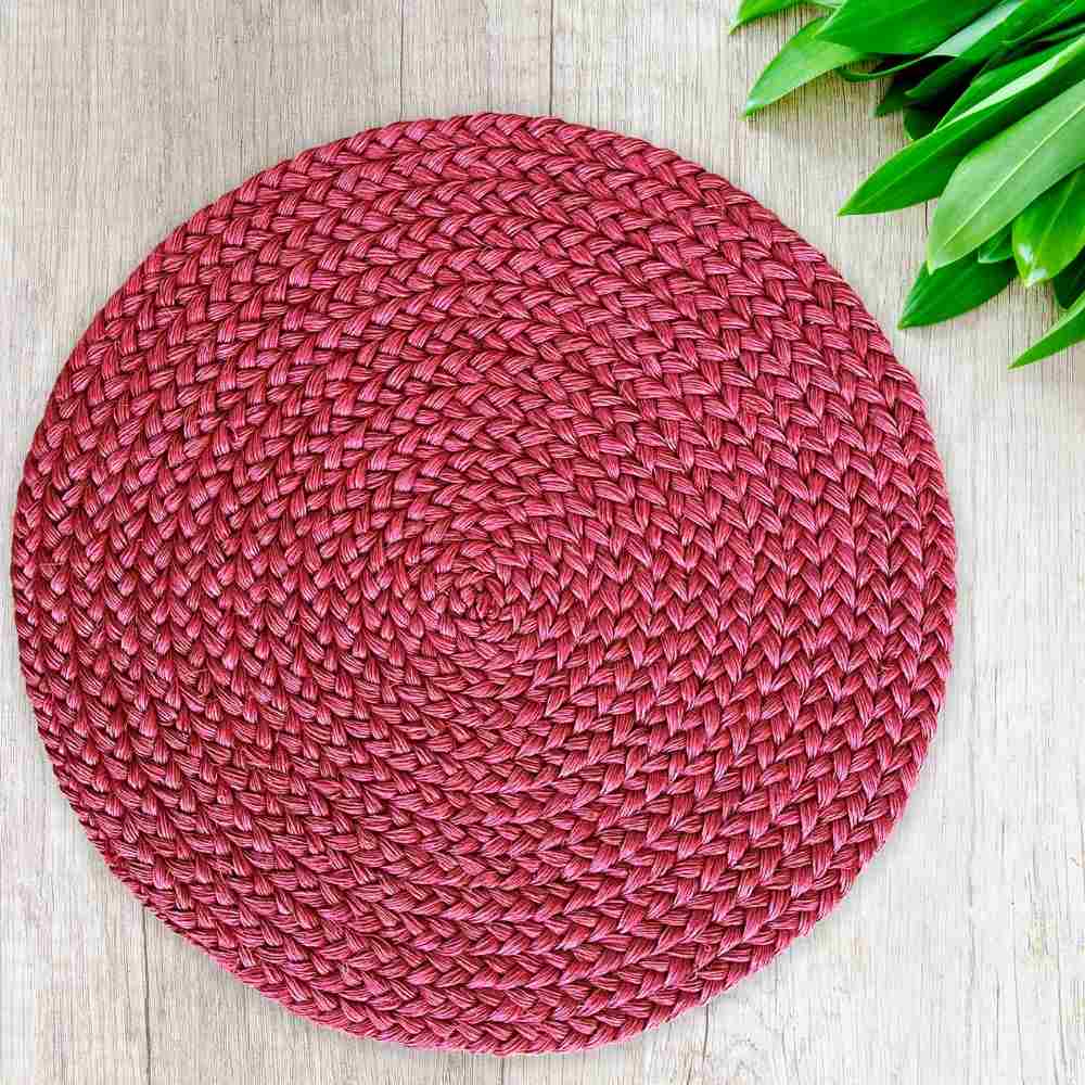 burgundy decor